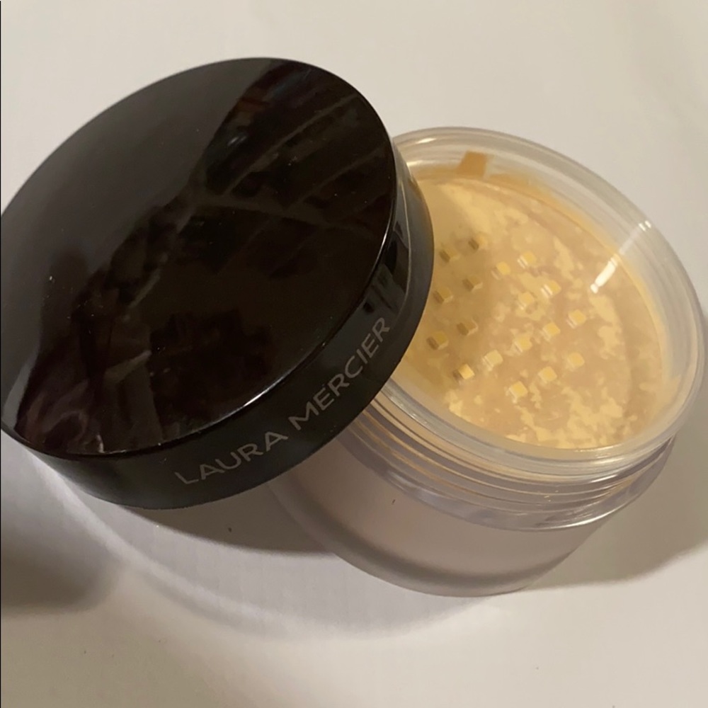 Laura Mercier setting powder